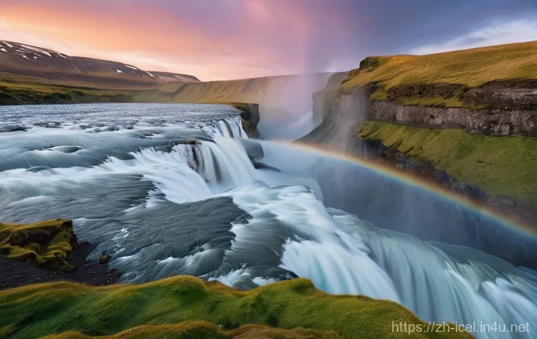골든 서클 투어 코스 - **Awe-Inspiring Gullfoss Waterfall at Dawn:** A breathtaking wide shot of Iceland's Gullfoss waterfa...